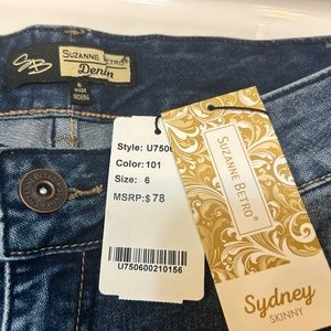 NWT Suzanne Betro Sydney Skinny Jeans Size 6